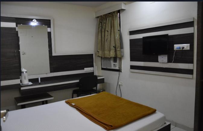 Midtown Hotel Ahmedabad Exterior foto